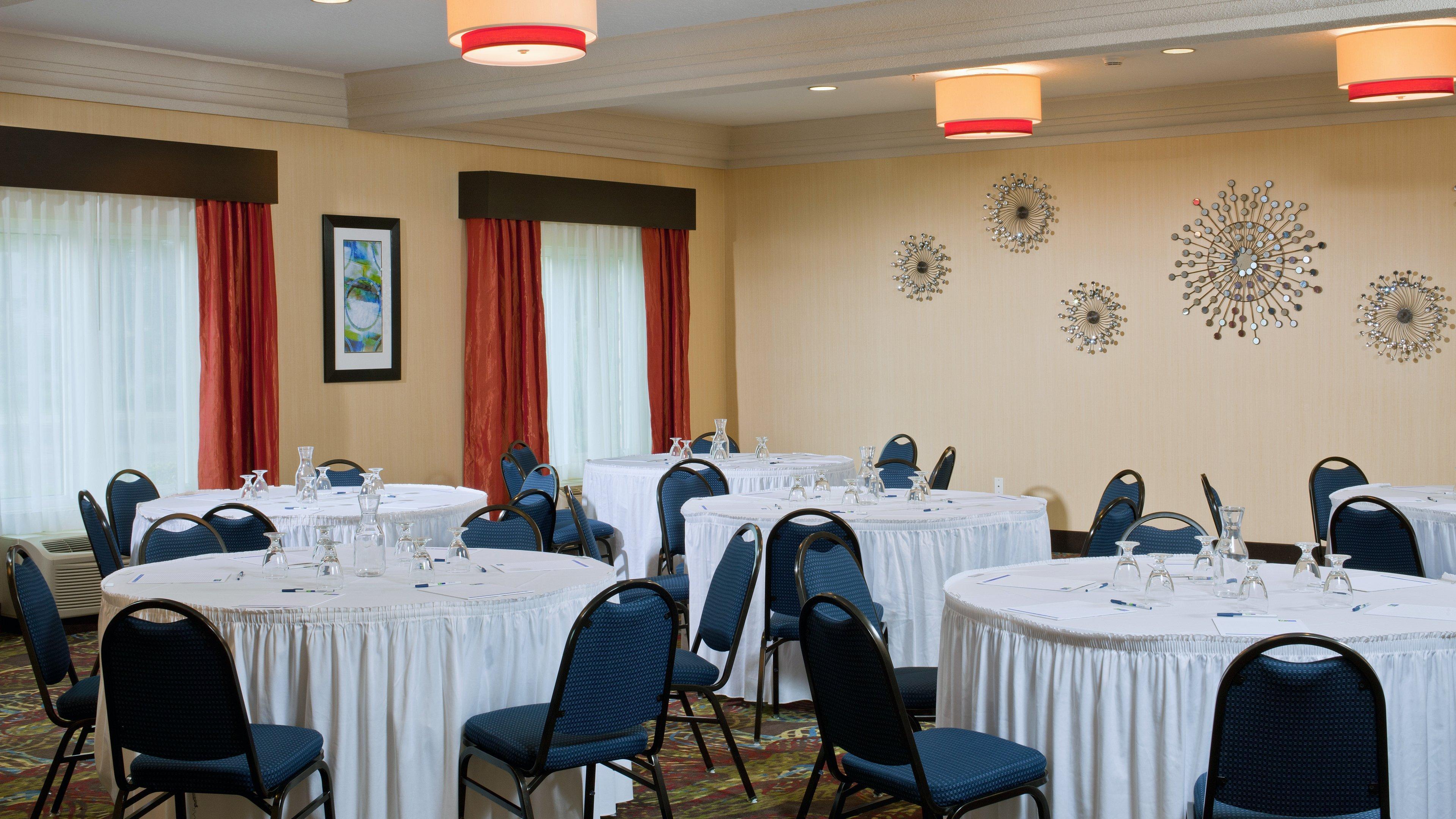 Holiday Inn Express Hotel & Suites Saginaw By Ihg Exterior foto