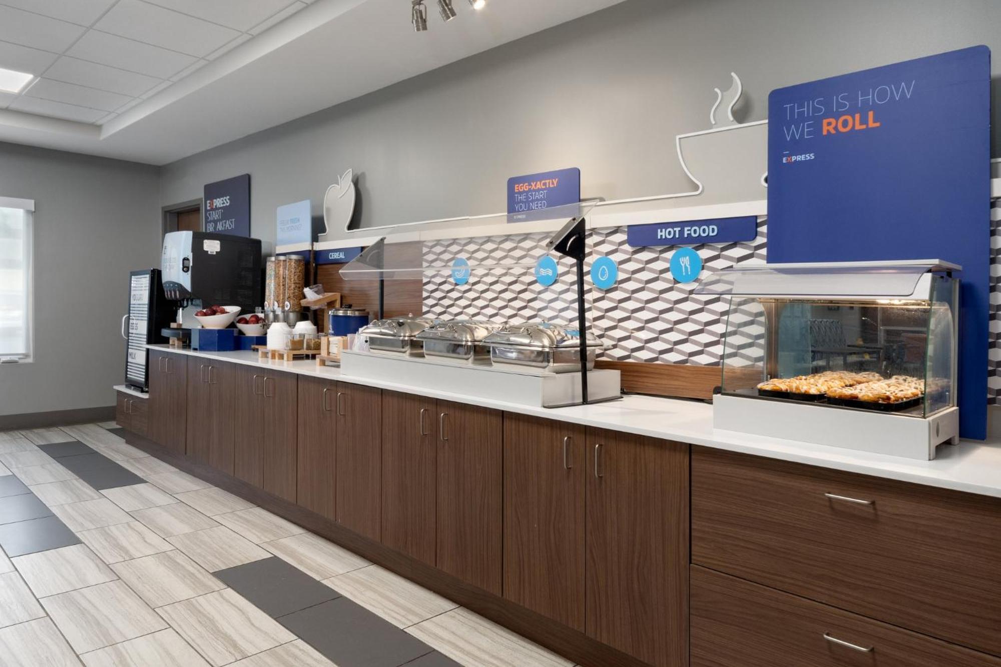 Holiday Inn Express Hotel & Suites Saginaw By Ihg Exterior foto